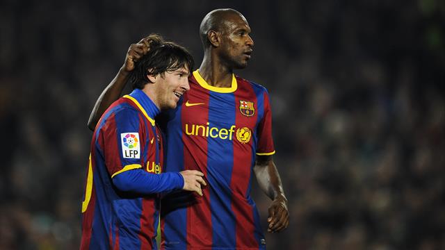 Sur la sellette après sa passe d'armes avec Messi, Abidal garde son poste