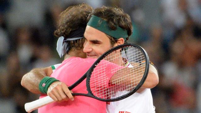 Federer batte Nadal davanti ai 51.954 di Città del Capo: tutto il meglio in 160 secondi Federer batte Nadal davanti ai 51.954 di Città del Capo: tutto il meglio in 160 secondi