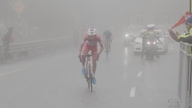 Tour de Langkawi (4ª etapa): Solo, bajo la niebla y con sello Bernal, así fue la victoria de Rivera Tour de Langkawi (4ª etapa): Solo, bajo la niebla y con sello Bernal, así fue la victoria de Rivera