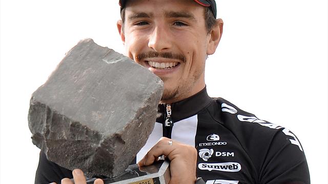 Feierlicher Moment: Degenkolb bei Roubaix geehrt