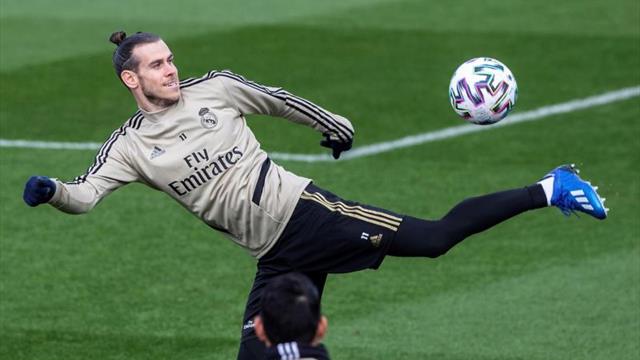 Bale sufre un esguince en el dedo meñique de la mano derecha