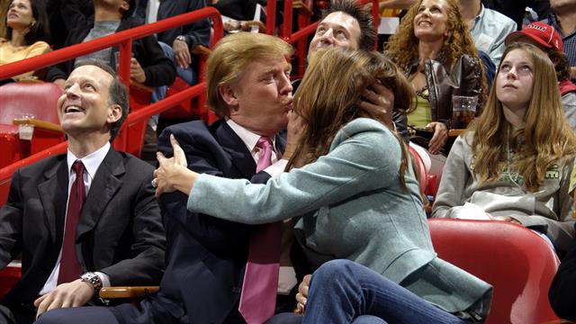 Kiss Cam в спорте устарел. Его считают женоненавистническим: недовольны фанаты, геи и Мишель Обама