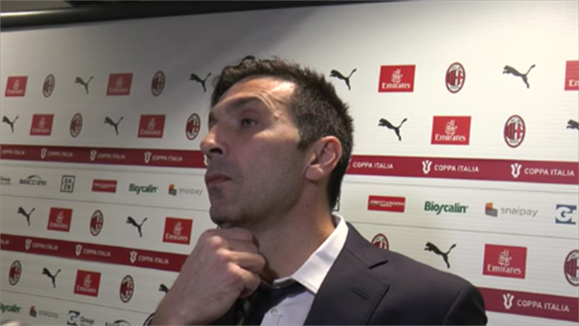 Buffon scherza: "Se siamo con Sarri? No, siamo totalmente contro di lui..." Buffon scherza: "Se siamo con Sarri? No, siamo totalmente contro di lui..."