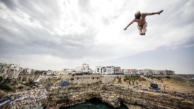 Opt motive pentru care Red Bull Cliff Diving va fi senzațional