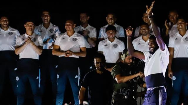 Adebayor reúne a miles de socios de un Olimpia que apunta a la Libertadores