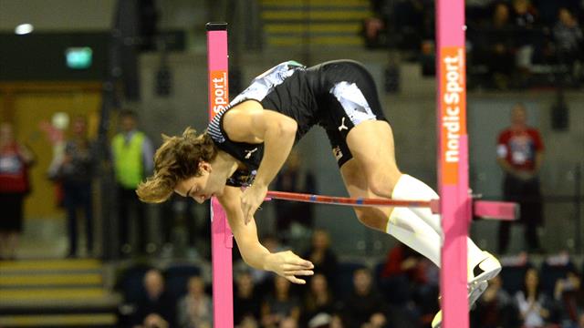 Record după record! Suedezul Duplantis a corectat din nou recordul mondial la săritura cu prăjina