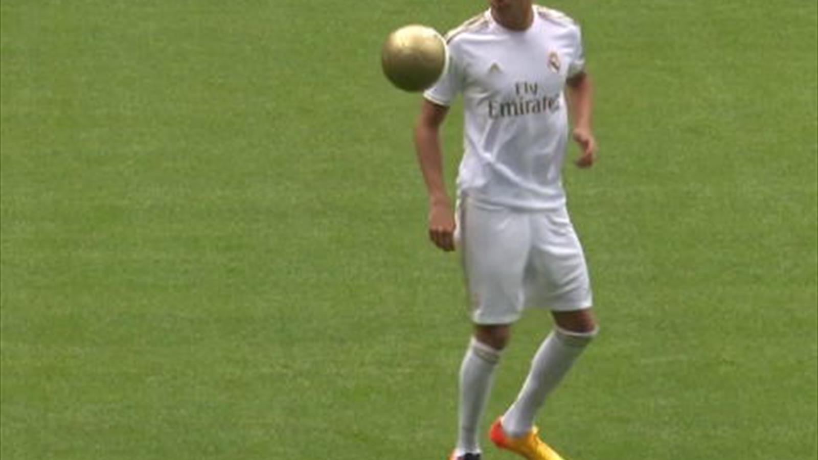 Record Du Monde De Jongle Foot VIDÉO - Real Madrid - Reinier a jonglé lors de sa présentation, et c