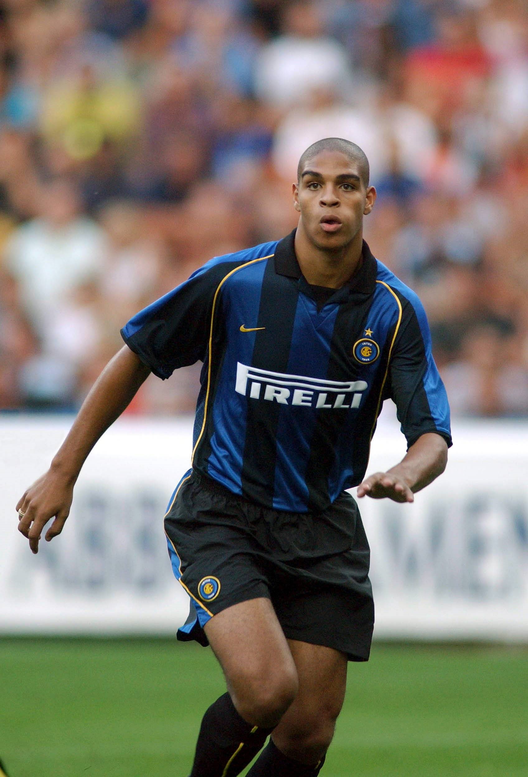 Adriano con la maglia dell'Inter nel 2001