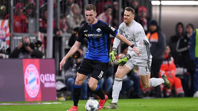 Fc Bayern Munchen Manuel Neuer Spielt Patzer Gegen Den Sc