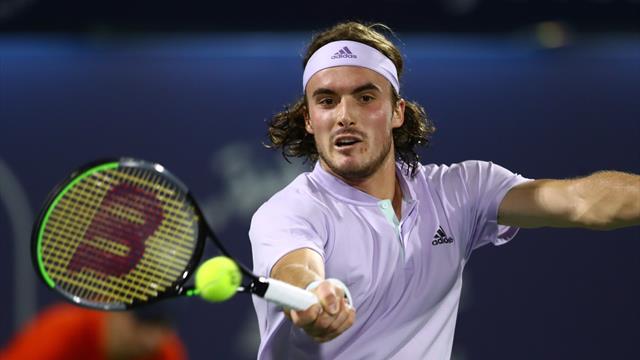 Tsitsipas enchaîne sans trembler