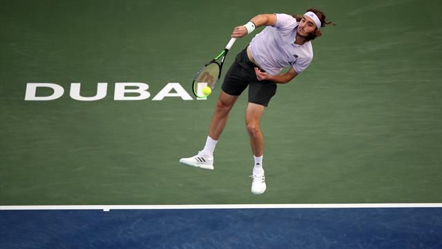 Tsitsipas enchaîne et atteint le dernier carré