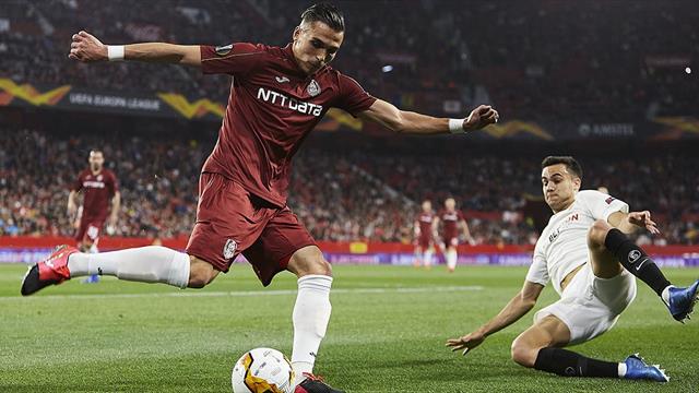 CFR Cluj a fost întâmpinată de suporteri la revenirea în ţară: ”Suntem mândri de voi!”