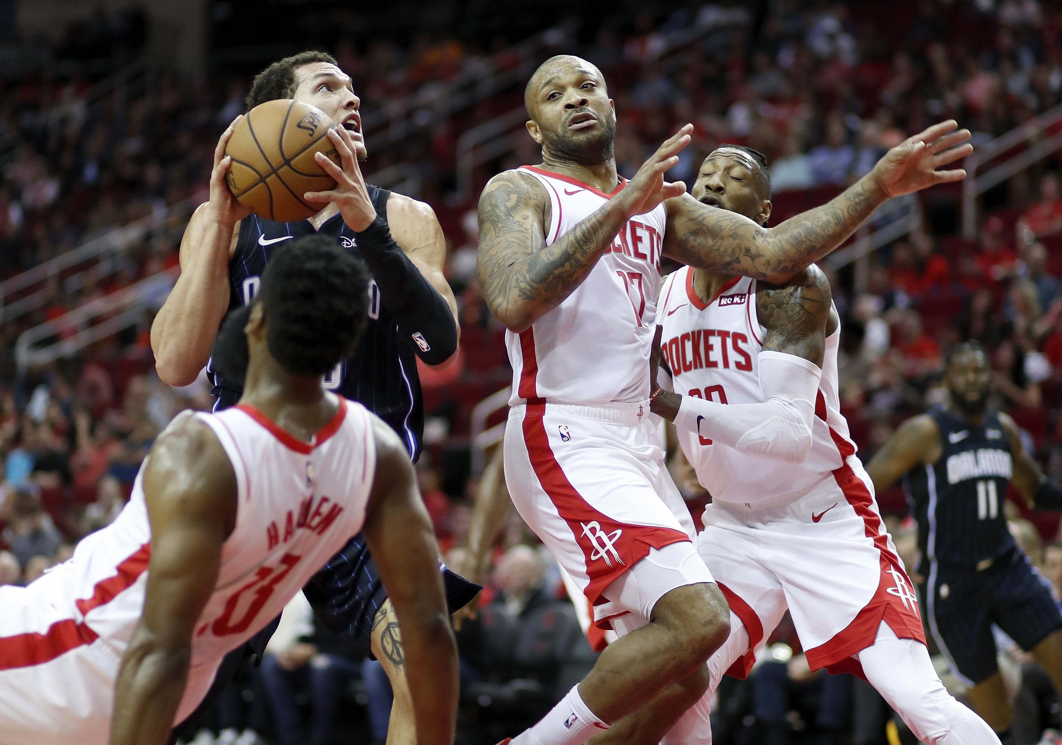 Aaron Gordon (Orlando) et James Harden (Houston)