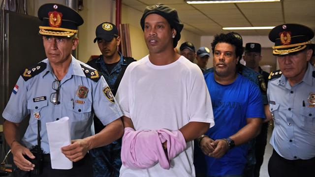L'appel de ses avocats rejeté : Ronaldinho reste en prison au Paraguay