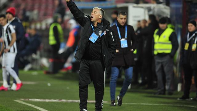 Explicația lui Dan Petrescu după ce a schimbat un jucător după doar 24 de secunde