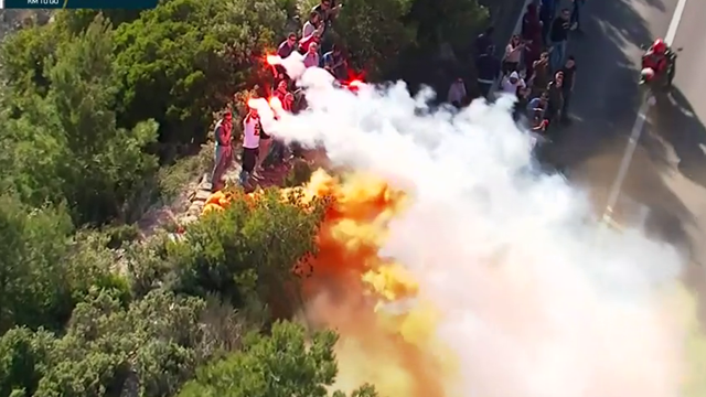 Hoy hace un año: El humo y las bengalas en la San Remo que indignaron a Alberto Contador Hoy hace un año: El humo y las bengalas en la San Remo que indignaron a Alberto Contador