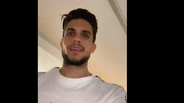 Bartra y Reina se unen al nuevo reto viral de hacer una alineación con objetos de casa
