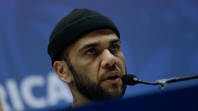 Dani Alves critica a Bolsonaro: "Debería pensar en el bienestar del pueblo"