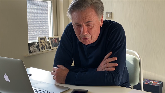 Carlo Ancelotti îi sună pe fanii lui Everton ca să-i încurajeze Carlo Ancelotti îi sună pe fanii lui Everton ca să-i încurajeze