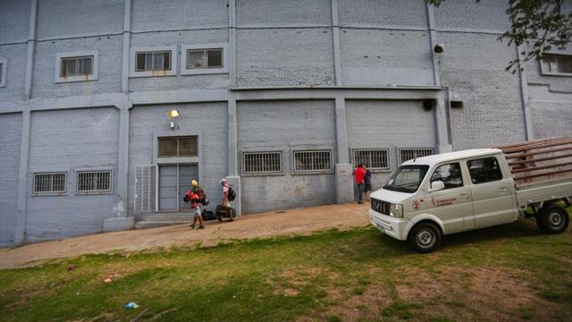 Emblemático estadio Centenario, convertido en albergue ante amenaza COVID-19