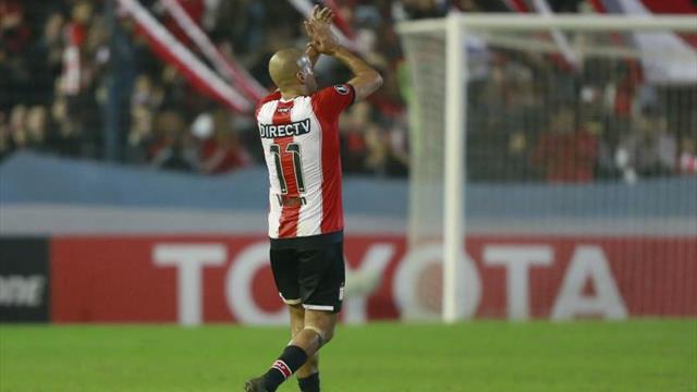 Estudiantes de La Plata analiza reducir el salario de los jugadores