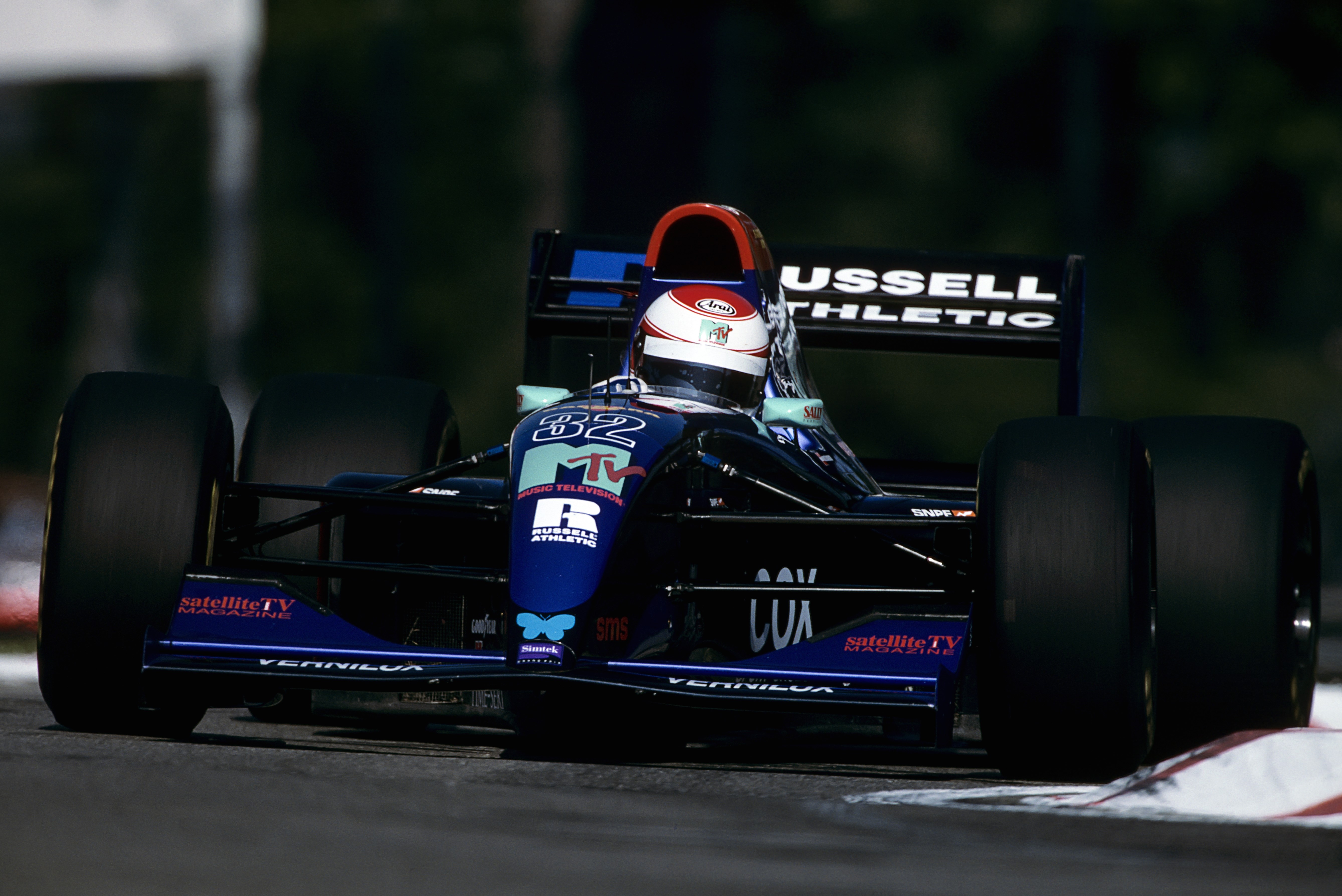 Roland Ratzenberger in seinem Simtek-Ford S941 beim Training zum Großen Preis von San Marino in Imola 1994. Das Grand-Prix-Rennen wird er nicht mehr erleben.