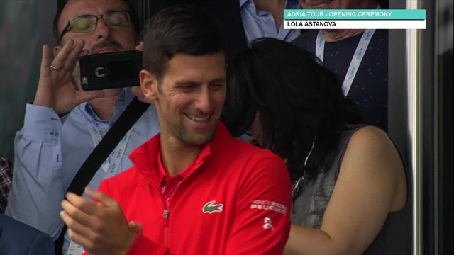 Novak Djokovic, maçtan önce DJ ile dans ediyor Novak Djokovic, maçtan önce DJ ile dans ediyor