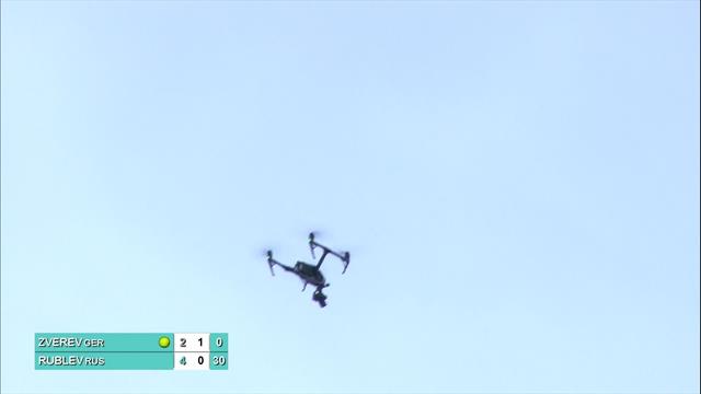 Adria Tour: Zverev no puede sacar ¡por culpa de un dron! Adria Tour: Zverev no puede sacar ¡por culpa de un dron!