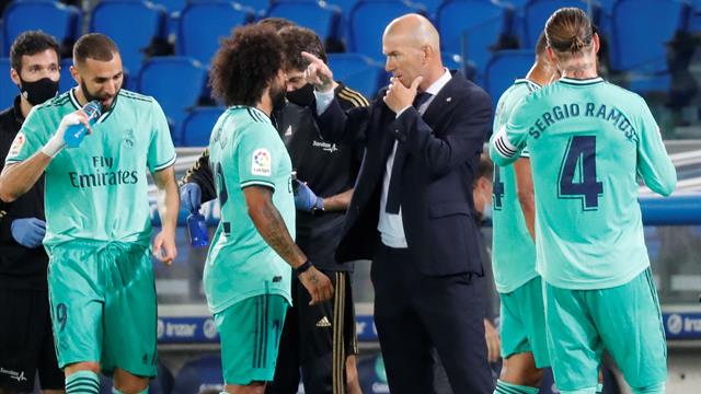 Zidane, cansado del debate del VAR: "Me molestas que siempre se hable de lo mismo" Zidane, cansado del debate del VAR: "Me molestas que siempre se hable de lo mismo"