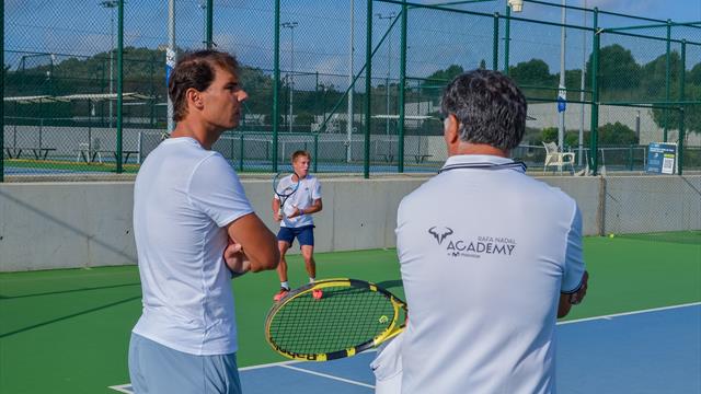 Así fue la visita de Nadal a los jugadores de su academia para ver cómo evolucionan Así fue la visita de Nadal a los jugadores de su academia para ver cómo evolucionan