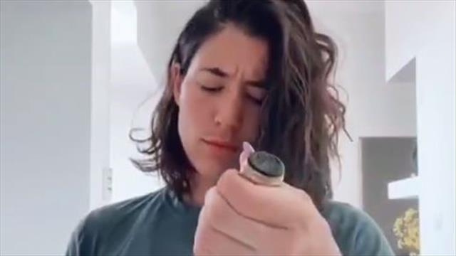 Divertida conversación de Muguruza con su conciencia sobre lo que puede o no coger de la nevera Divertida conversación de Muguruza con su conciencia sobre lo que puede o no coger de la nevera