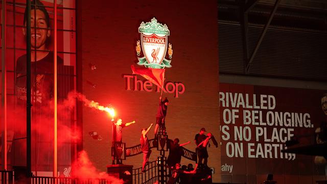 ¡Éxtasis Red! Los aficionados del Liverpool celebran el título de Premier sin miedo al coronavirus ¡Éxtasis Red! Los aficionados del Liverpool celebran el título de Premier sin miedo al coronavirus