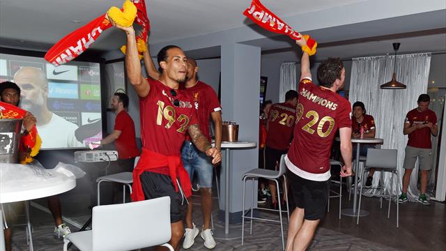 La fiesta de los jugadores del Liverpool para celebrar el título de la Premier La fiesta de los jugadores del Liverpool para celebrar el título de la Premier