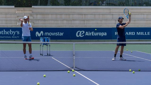 Mejores maestros, imposible: Nadal y Moyá enseñan a los jóvenes talentos de la Rafa Nadal Academy Mejores maestros, imposible: Nadal y Moyá enseñan a los jóvenes talentos de la Rafa Nadal Academy