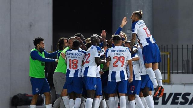 Liga NOS: El Oporto acaricia el título mientras el Benfica no levanta cabeza Liga NOS: El Oporto acaricia el título mientras el Benfica no levanta cabeza