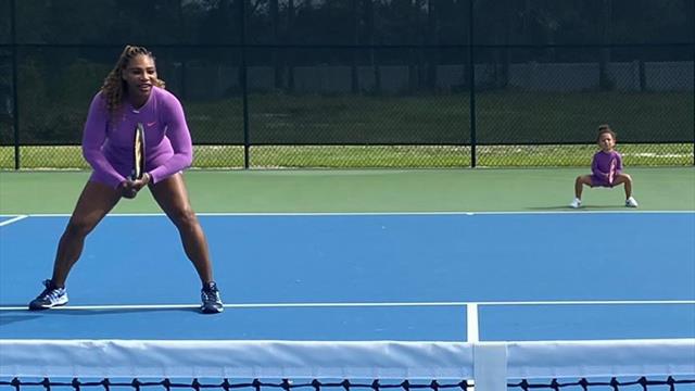 ¡Tiene maneras de tenista! Serena Williams y su hija Alexis ya forman pareja de dobles ¡Tiene maneras de tenista! Serena Williams y su hija Alexis ya forman pareja de dobles