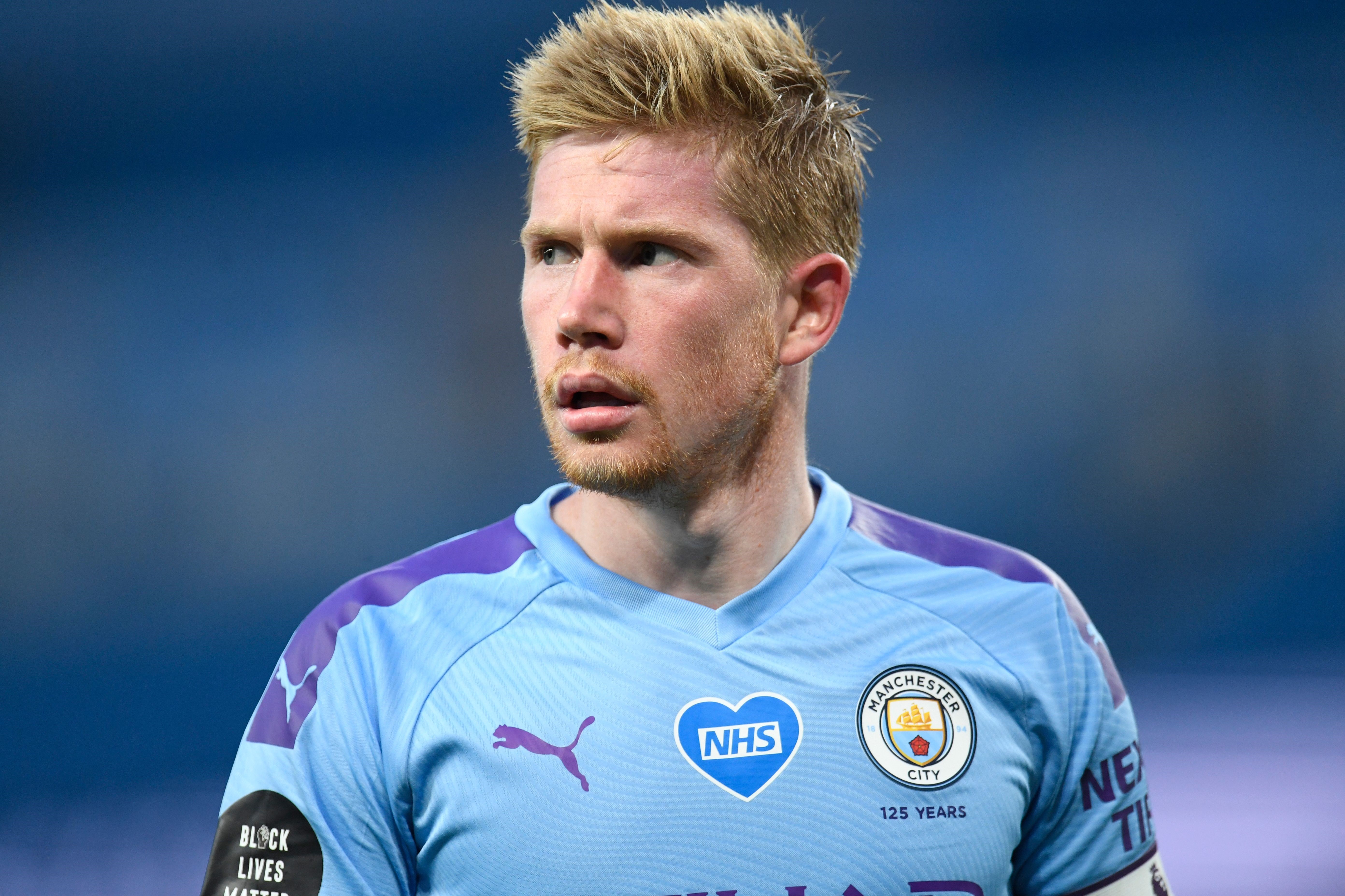 Manchester City's Belgian midfielder Kevin De Bruyne looks on during the English Premier League football match between Manchester City and Liverpool