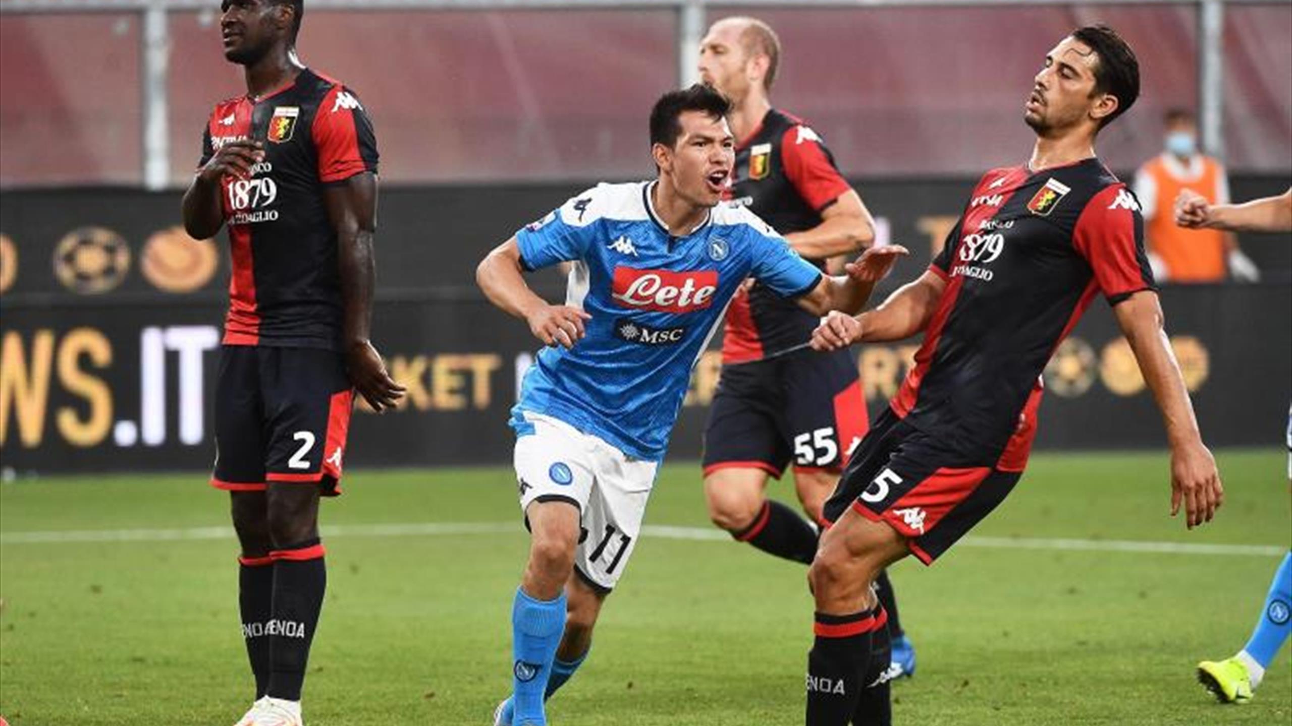 Lozano da el triunfo al Nápoles con un gol a los 3 minutos de saltar al