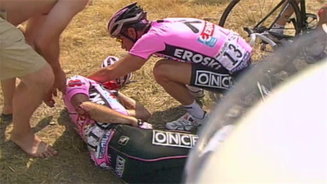Tal día como hoy: La caída de Joseba Beloki cuando luchaba con Armstrong en 2003 Tal día como hoy: La caída de Joseba Beloki cuando luchaba con Armstrong en 2003