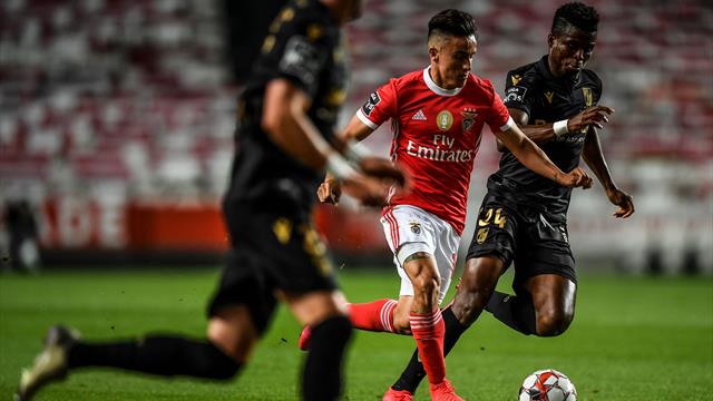 El vídeo resumen de la victoria del Benfica al Vitoria que deja al Oporto sin alirón El vídeo resumen de la victoria del Benfica al Vitoria que deja al Oporto sin alirón