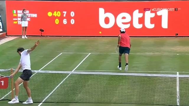Bett1 Aces Berlín: Dejada, globo, gran willy... El cómico punto que regalaron Thiem y Berrettini Bett1 Aces Berlín: Dejada, globo, gran willy... El cómico punto que regalaron Thiem y Berrettini