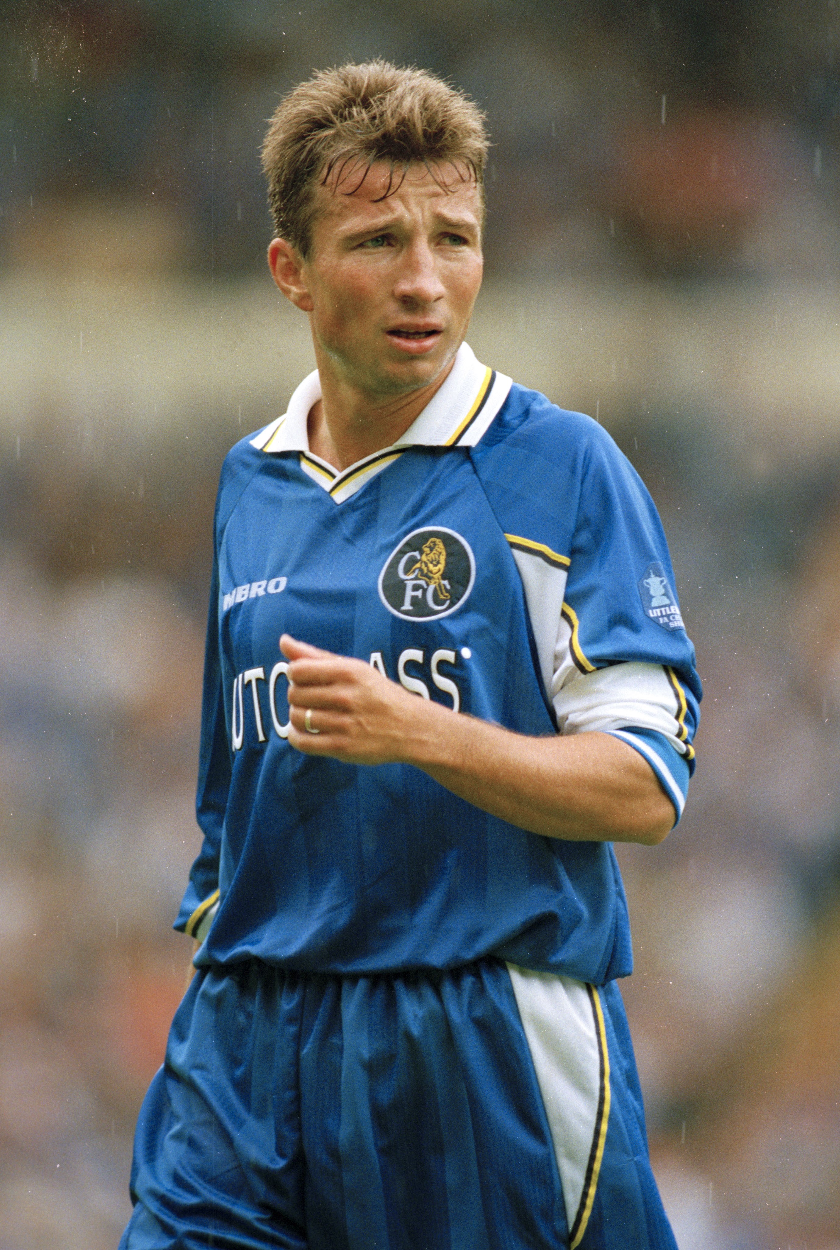 Dan Petrescu a jucat 4 ani la Chelsea și este considerat o lrgendă printre fanii londonezilor