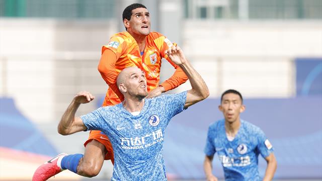 Marouane Fellaini heads hat-trick for Shandong Luneng Taishan Marouane Fellaini heads hat-trick for Shandong Luneng Taishan
