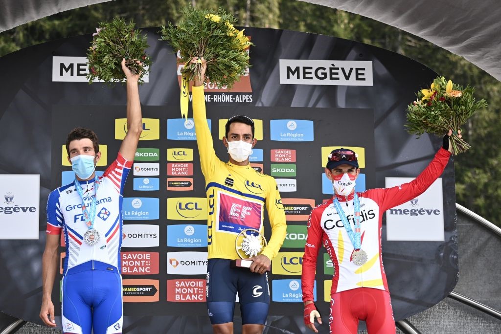 Daniel Martinez, Thibaut Pinot et Guillaume Martin sur le podium du Critérium du Dauphiné 2020