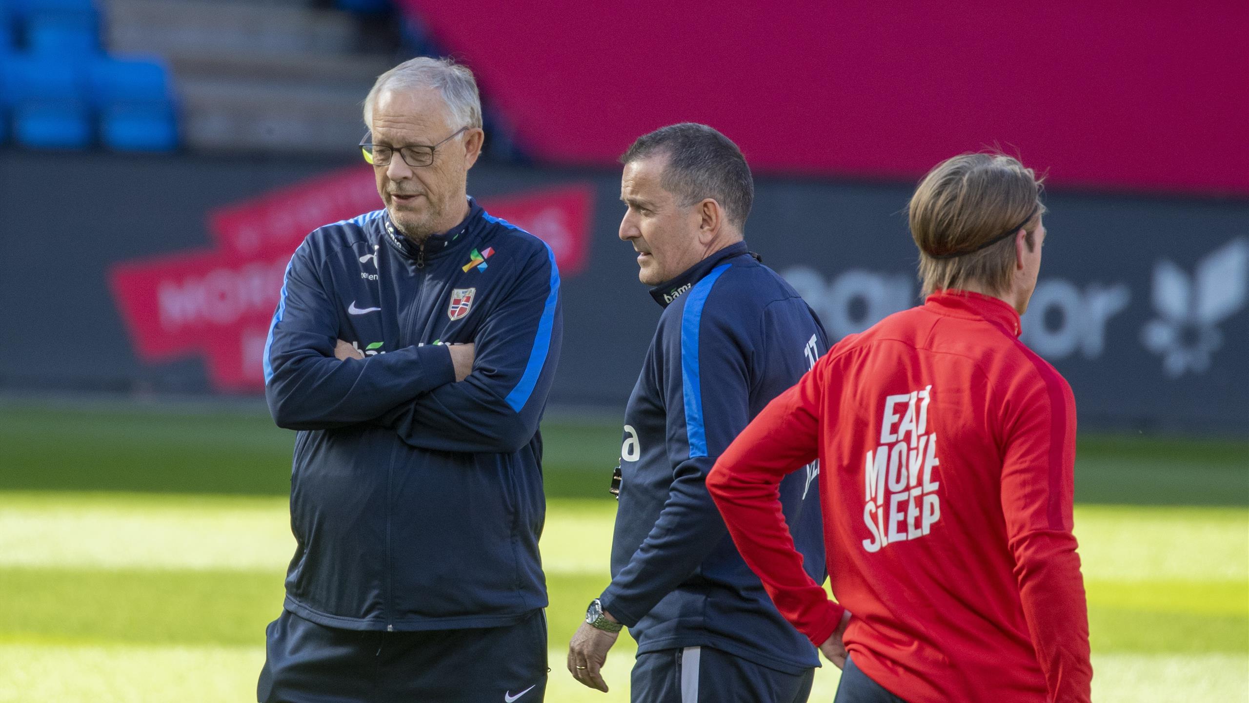 Live Livesenter: Norsk fotball direkte 2020 2021 Fotball Pappa Ødegaard blir med på flyttelasset Framtid i Nord