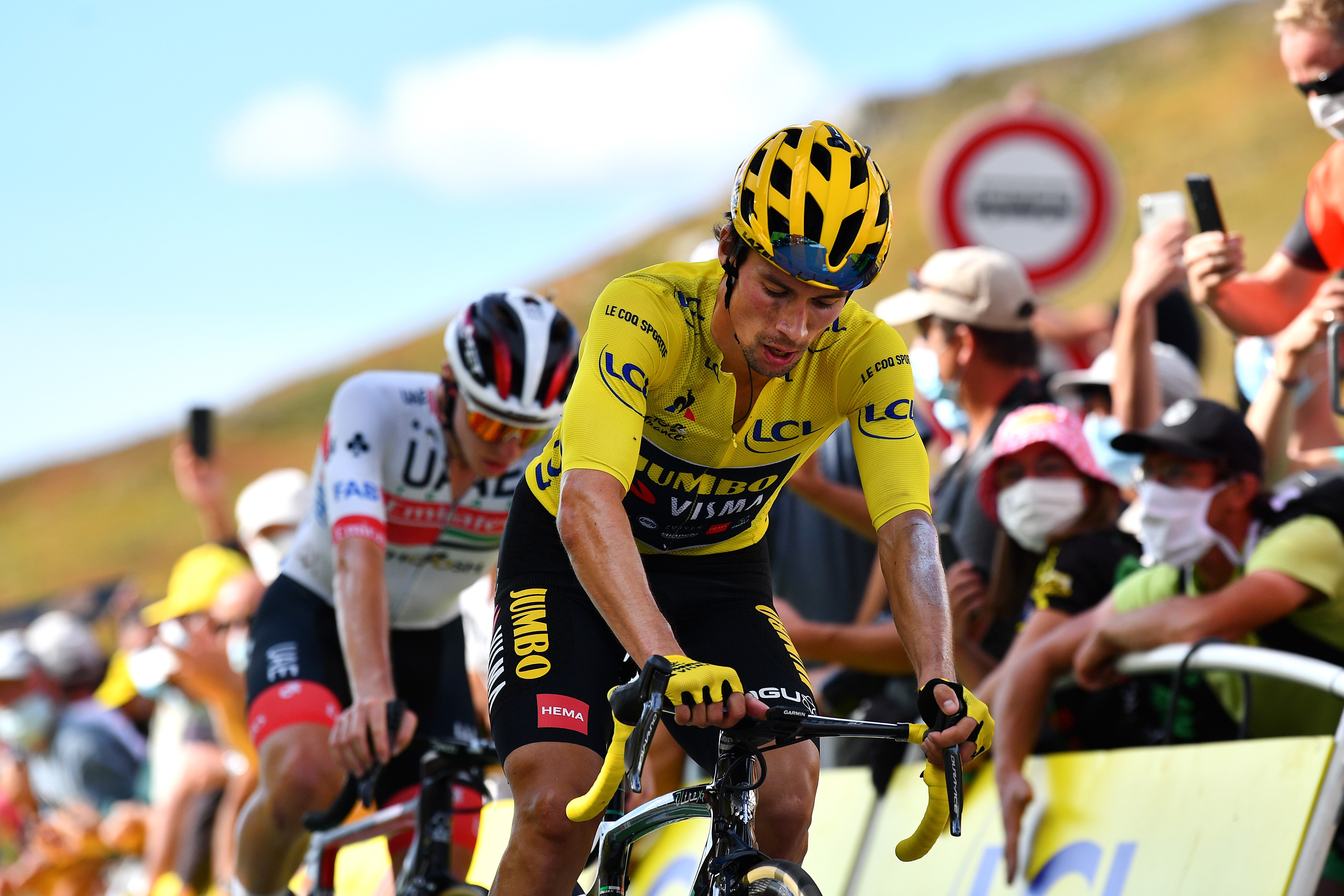 Primoz Roglic et Tadej Pogacar à l'arrivée de la 13e étape du Tour de France 2020.