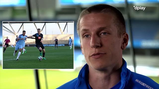 Cool business & hår på brystet: Indslag med Emil Riis om tiden i England og fremtidsdrømme Cool business & hår på brystet: Indslag med Emil Riis om tiden i England og fremtidsdrømme