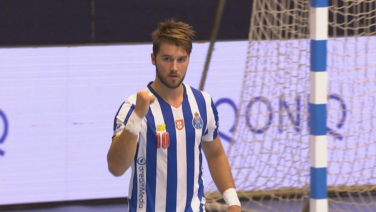 Handball Champions League: Miguel Martins Soares scores a nice goal for FC Porto against Meshkov Brest