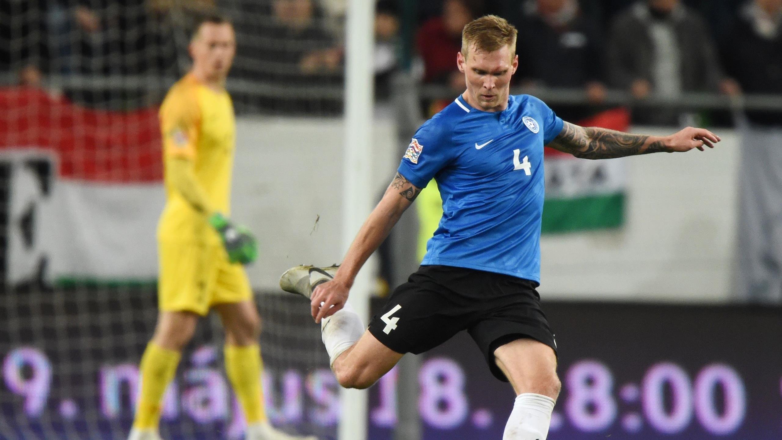 LIGUE DES NATIONS Passe en retrait,