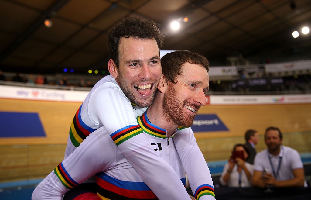 Mark Cavendish (L) and Sir Bradley Wiggins (R)